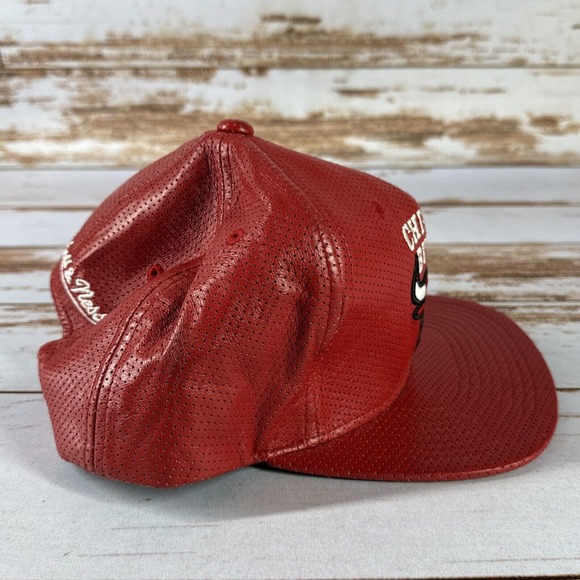 Mitchell and Ness Chicago Bulls Perforated Lambskin Leather Snapback Red - Picture 4 of 7